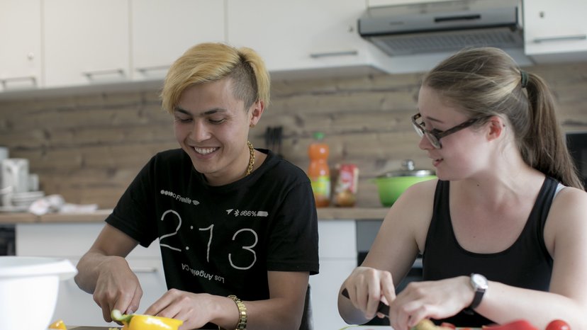 Bewohnerinnen im Betreuten Wohnen Plus Jugendliche leben im Betreuten Wohnen Plus in einer Wohngemeinschaft